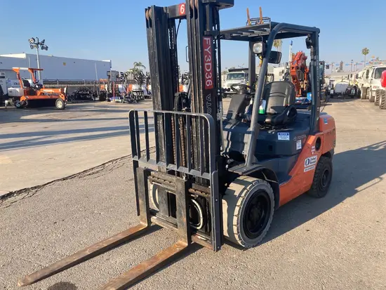 2017 Toyota 8FGU30 Warehouse Forklift
