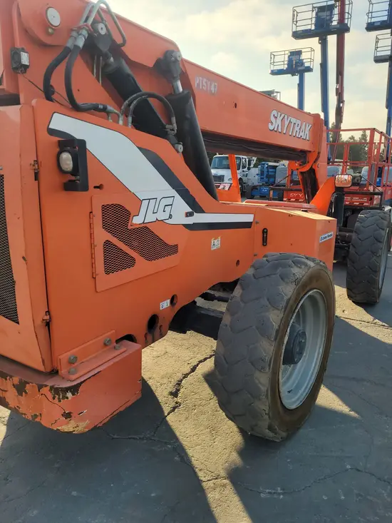 2015 SKYTRAK 8042 Forklift