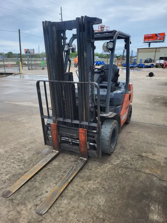 2016 Toyota 8FDU25 Warehouse Forklift