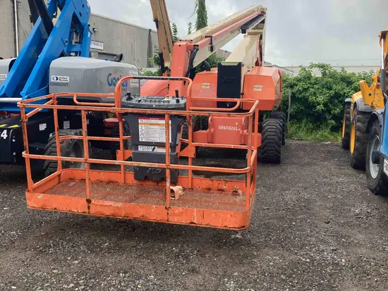 2013 JLG 800A Articulating Boom Lift