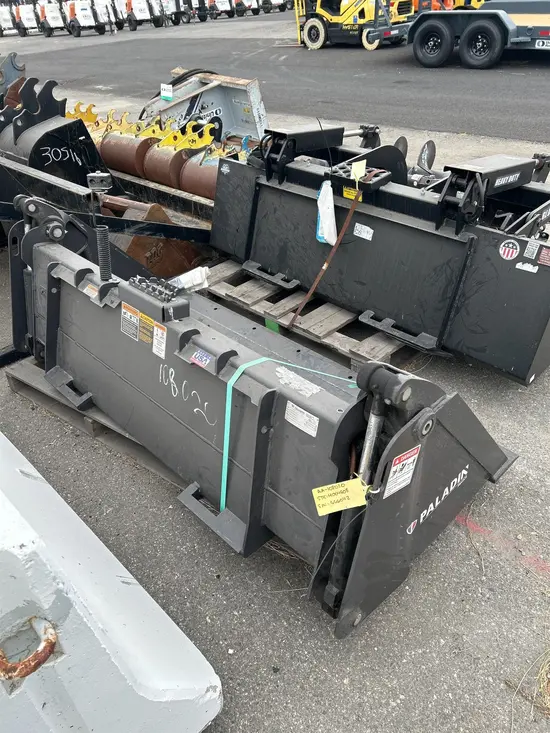 2000 GEARMORE 108020 Bucket Attachment