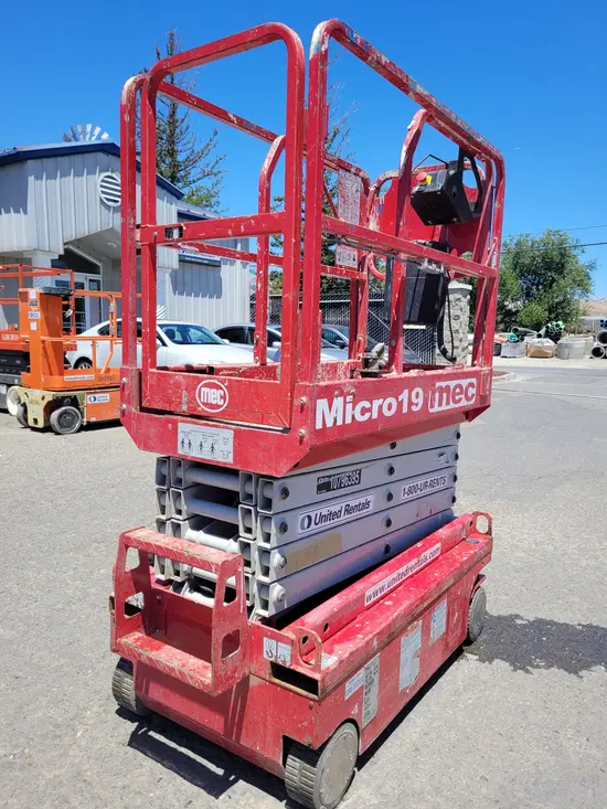 2018 MEC MICRO 19 Scissor Lift