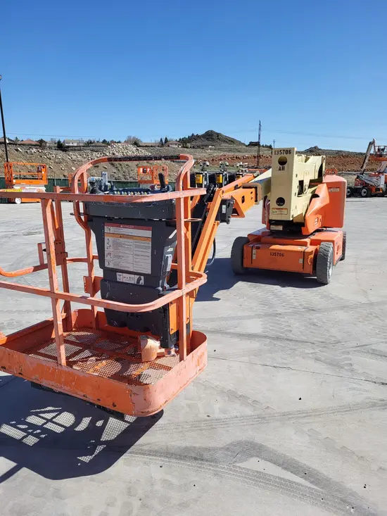 2014 JLG E400AJPN Articulating Boom Lift