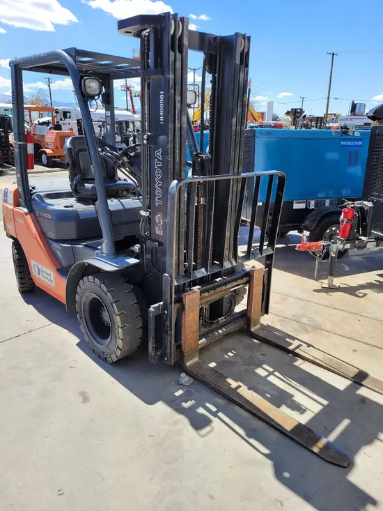 2016 Toyota 8FDU25 Warehouse Forklift