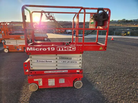 2018 MEC MICRO 19 Scissor Lift