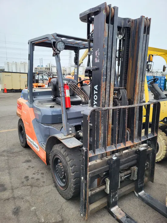 2014 Toyota 8FD35U Warehouse Forklift
