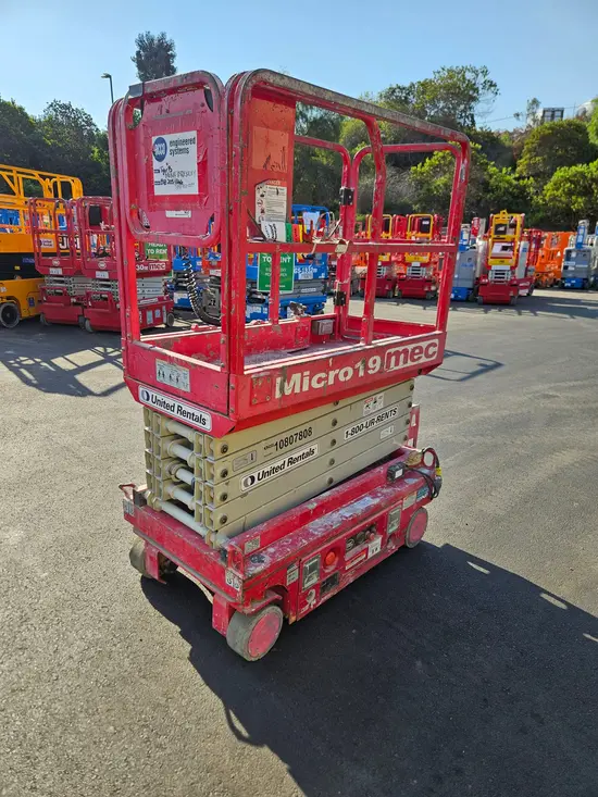 2018 MEC MICRO 19 Scissor Lift