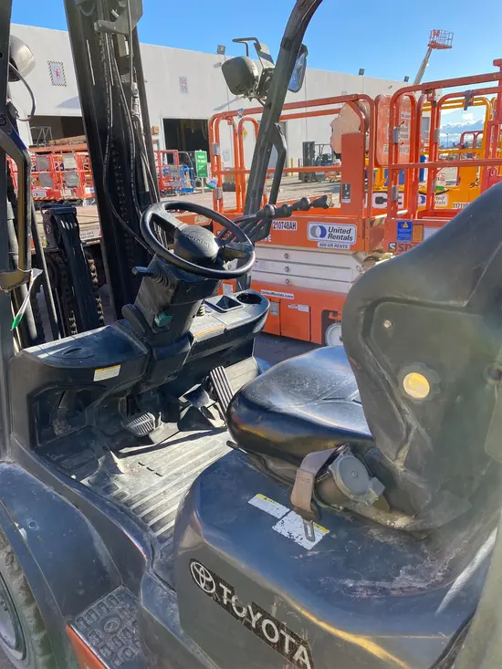 2018 Toyota 8FGU30 Warehouse Forklift