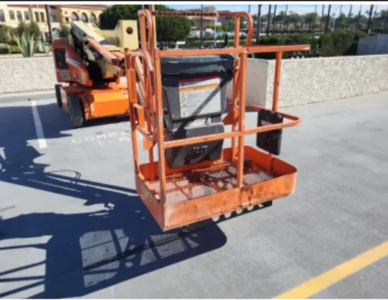 2016 JLG E400AJPN Articulating Boom Lift