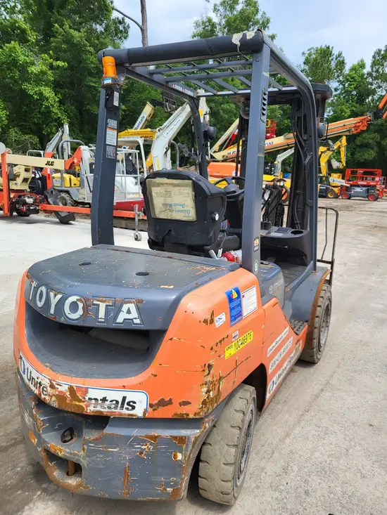2018 Toyota 8FDU30 Warehouse Forklift
