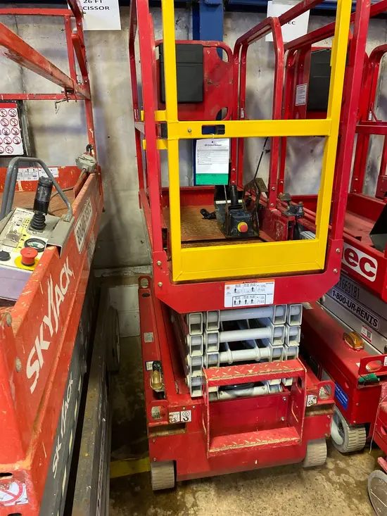 2018 MEC MICRO 19 Scissor Lift