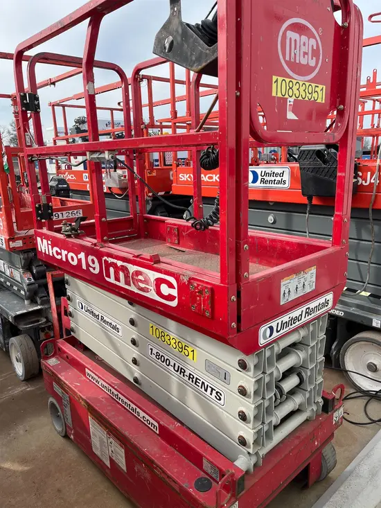 2018 MEC MICRO 19 Scissor Lift