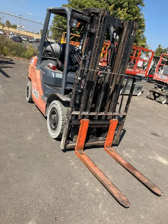 2015 Toyota 8FGU25 Warehouse Forklift