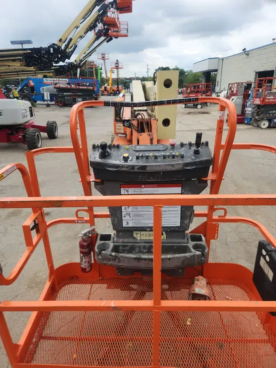 2013 JLG E450AJ Articulating Boom Lift