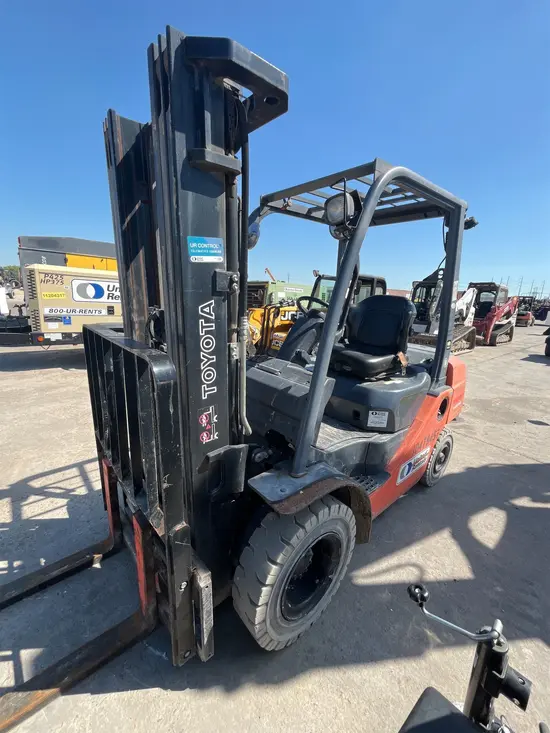 2016 Toyota 8FDU25 Warehouse Forklift