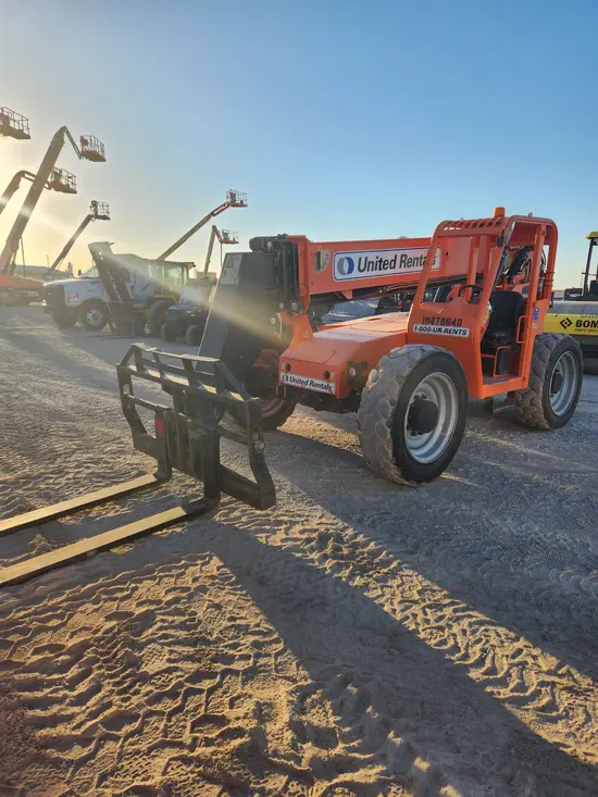 2016 SKYTRAK 6042 Forklift