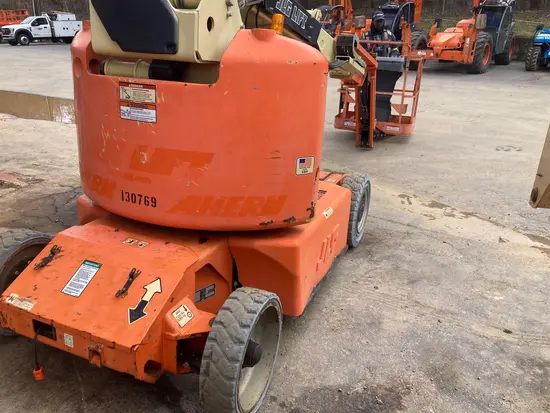 2013 JLG E400AJPN Articulating Boom Lift