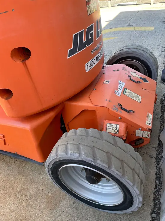 2013 JLG E450AJ Articulating Boom Lift