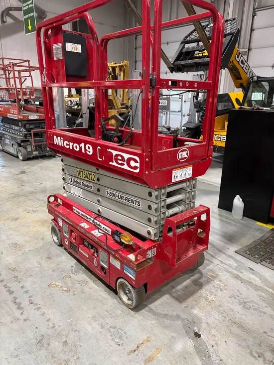 2018 MEC MICRO 19 Scissor Lift