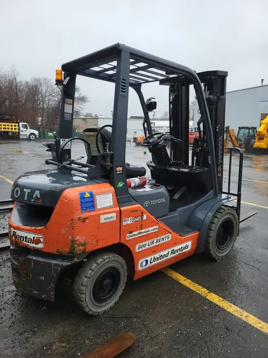 2018 Toyota 8FGU25 Warehouse Forklift