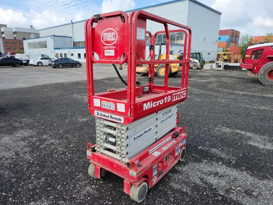 2018 MEC MICRO 19 Scissor Lift