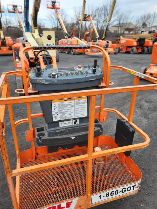 2014 JLG E400AJPN Articulating Boom Lift