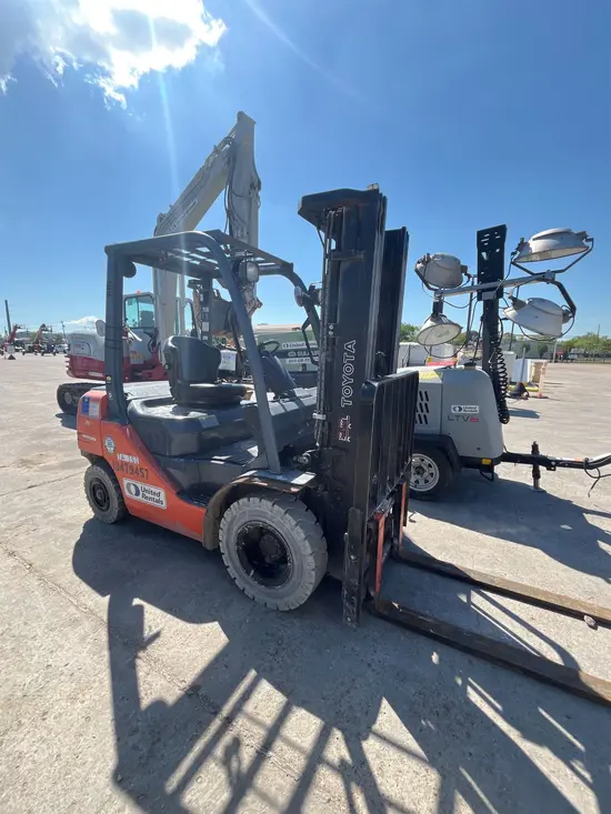 2016 Toyota 8FDU25 Warehouse Forklift
