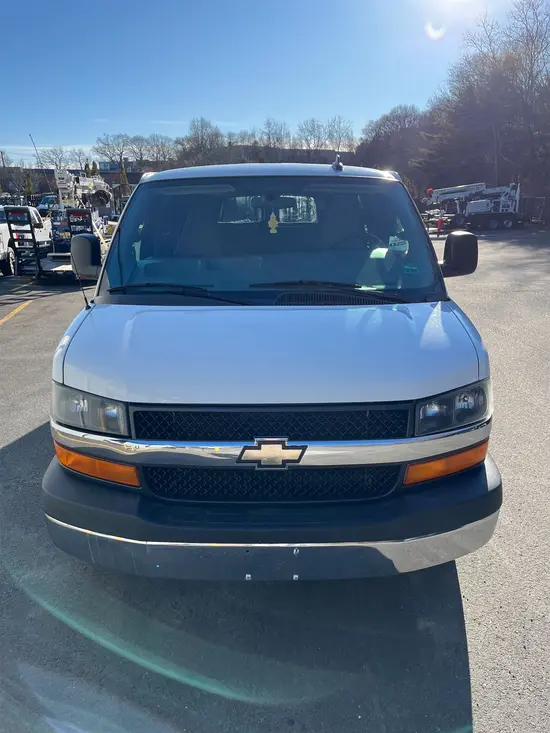 2017 CHEVROLET 3500EXTLTGRWD Vehicle