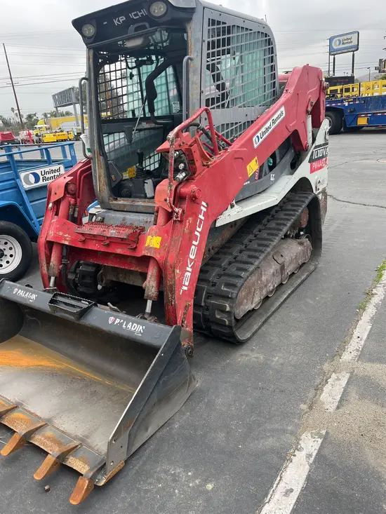2017 Takeuchi TL10V2-CR Track Loader