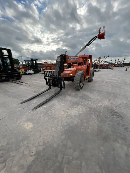 2016 SKYTRAK 8042 Forklift