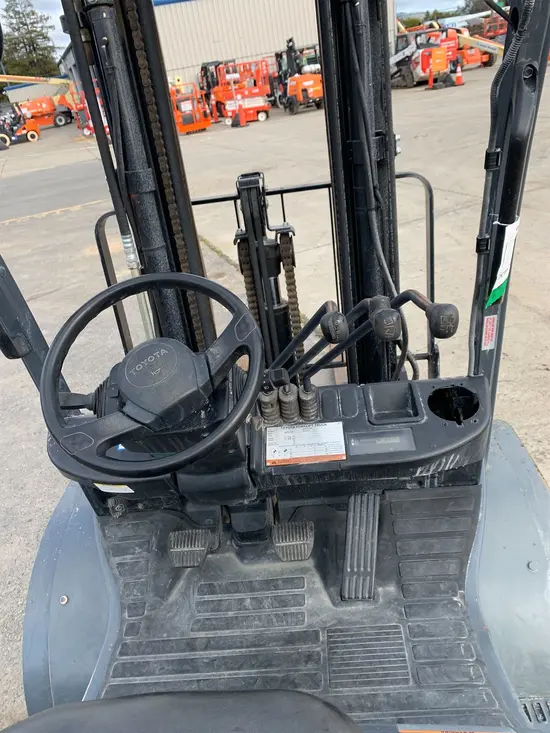 2017 Toyota 8FGU25 Warehouse Forklift