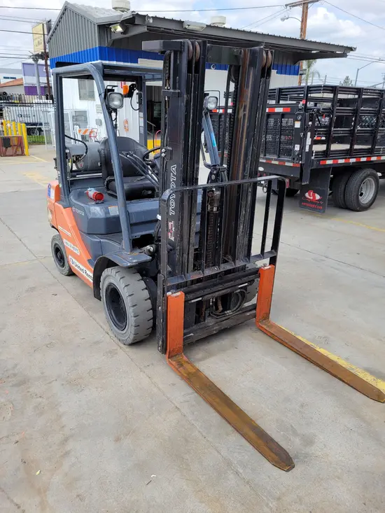 2017 Toyota 8FGU25 Warehouse Forklift
