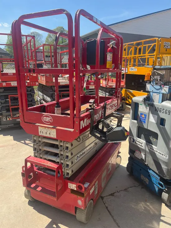 2018 MEC MICRO 19 Scissor Lift