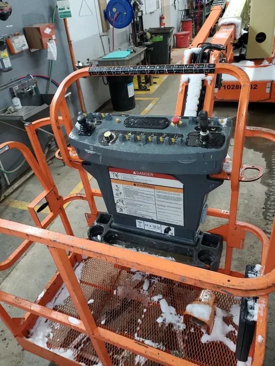 2014 JLG E400AJPN Articulating Boom Lift