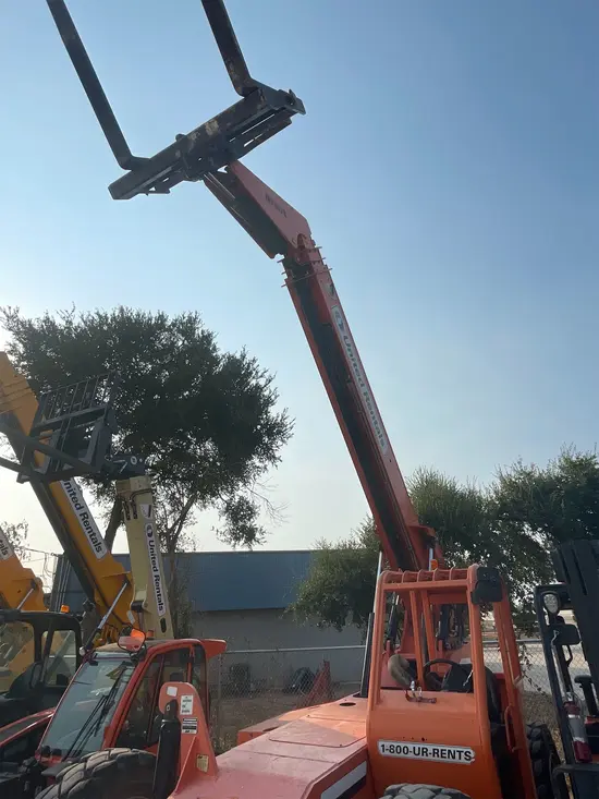 2014 SKYTRAK 6042 Forklift