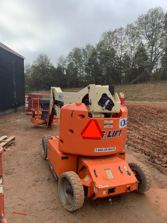 2014 JLG E400AJPN Articulating Boom Lift