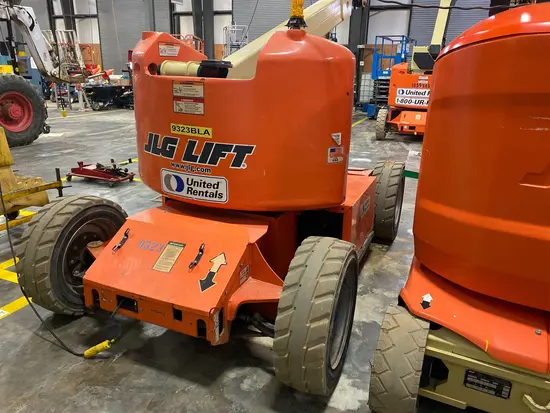 2014 JLG E450AJ Articulating Boom Lift