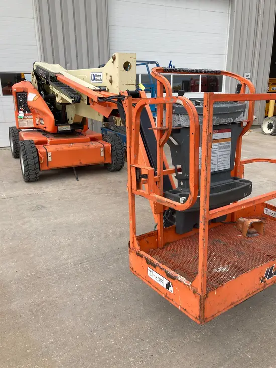 2014 JLG E450AJ Articulating Boom Lift