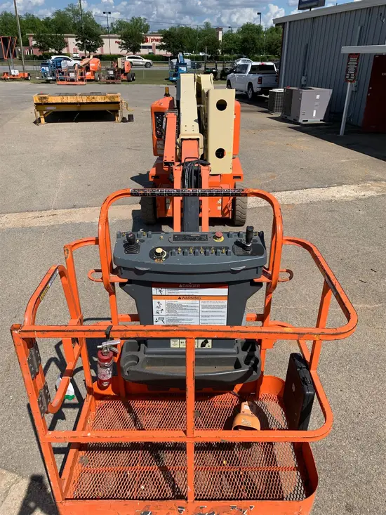2014 JLG E400AJPN Articulating Boom Lift