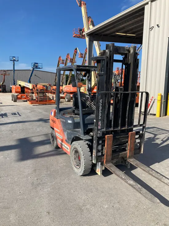 2017 Toyota 8FDU25 Warehouse Forklift