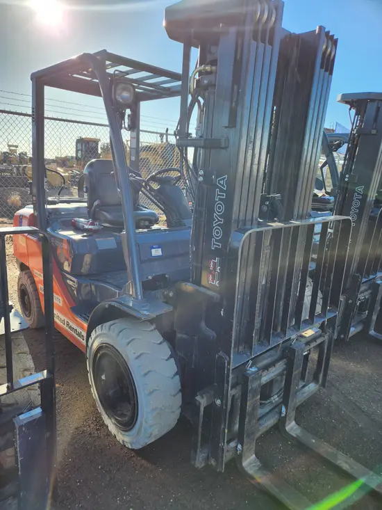 2018 Toyota 8FGU30 Warehouse Forklift