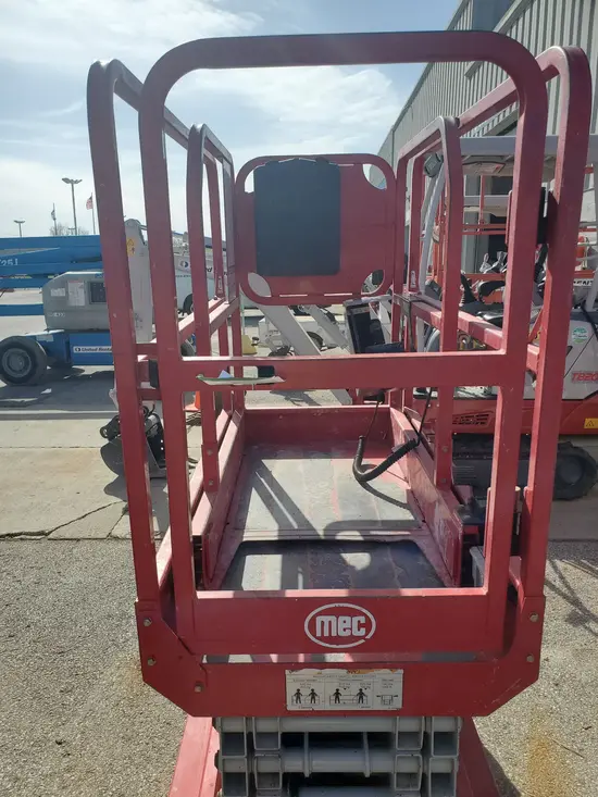 2017 MEC 1330SE Scissor Lift