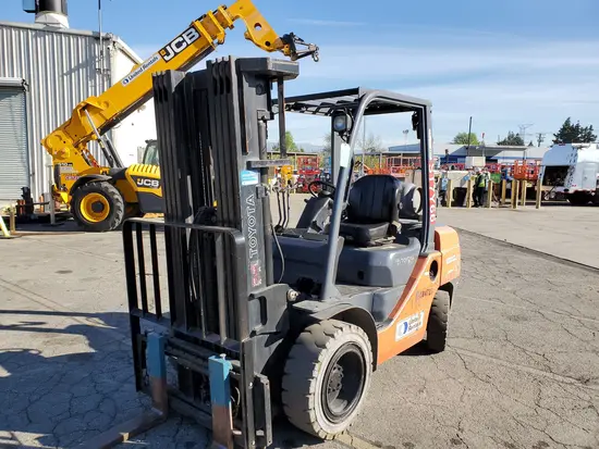 2016 Toyota 8FGU30 Warehouse Forklift