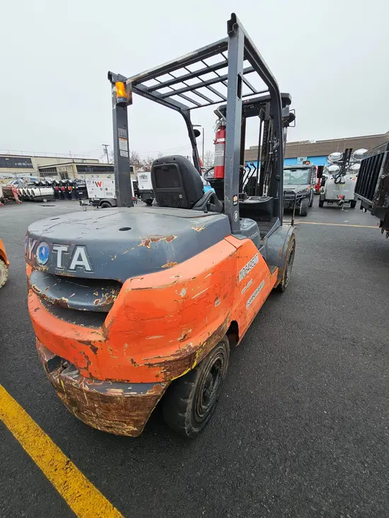 2017 Toyota 8FD45U Warehouse Forklift