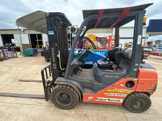 2017 Toyota 8FGU25 Warehouse Forklift