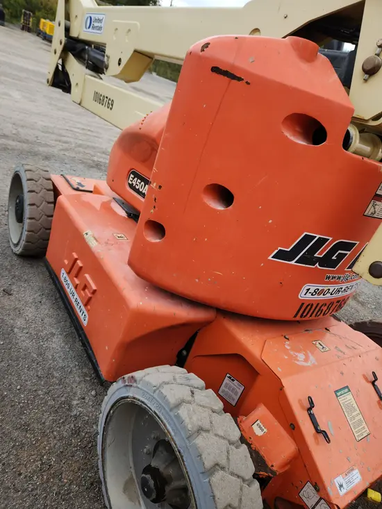 2013 JLG E450AJ Articulating Boom Lift