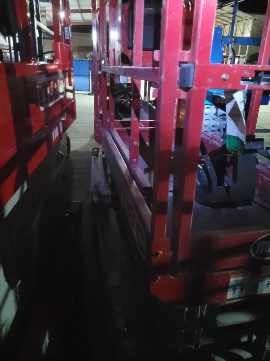2018 MEC MICRO 19 Scissor Lift