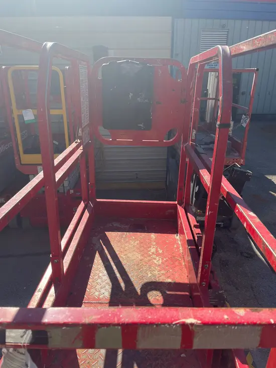 2018 MEC MICRO 19 Scissor Lift