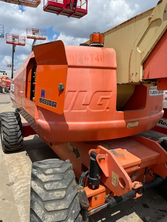 2013 JLG 800AJ Articulating Boom Lift