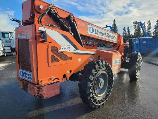 2015 SKYTRAK 8042 Forklift